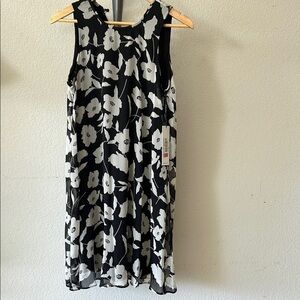 Calvin Klein Black and White Flowy Dress size 6 NWT